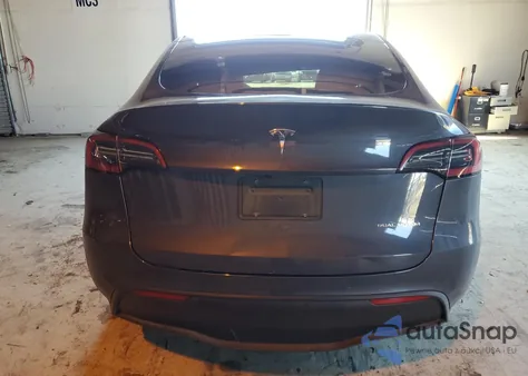 2022 Tesla Model Y z USA, uszkodzony, nr VIN 7SAYGAEE8NF387742
